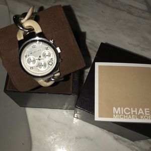 Michael kors run way watch